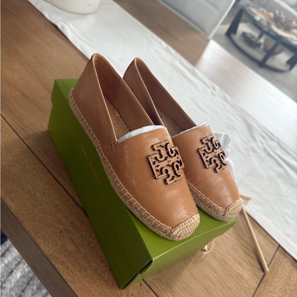New Tory Burch Espadrilles Cut-Out Logo Leather Espadrille in Ginger Shortbread - Picture 2 of 8